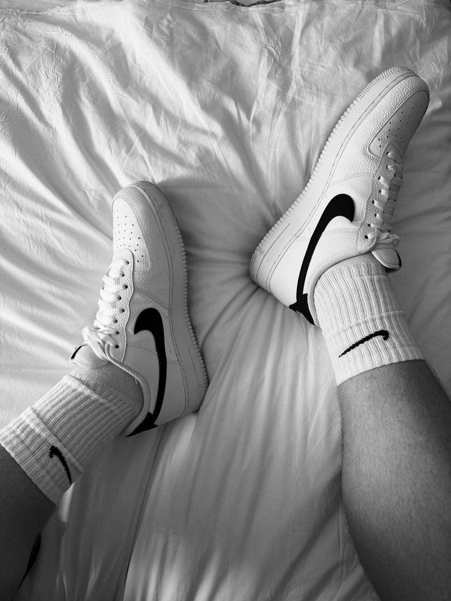 sneakmarkiff's tweet photo. Chill 🙇🏼‍♂️😮‍💨

#nikeair #nikeairfoece  #gaymaster #gaydom #cashmaster #findom #sneakers #whitesocks #nikeairmax #socksfetish #nikeairforce1 #nikeaf1 #nikesocks https://t.co/IxzvwknKhh