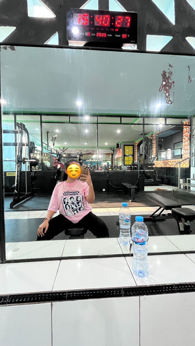 _soprettyou's tweet photo. kita pink kan semua tempat. btw keknya aku kalo member udah habis pindah tempat gym yg khusus cewe deh. meski agak mahal dikit gpp deh😭 https://t.co/UjF5O3wRVV