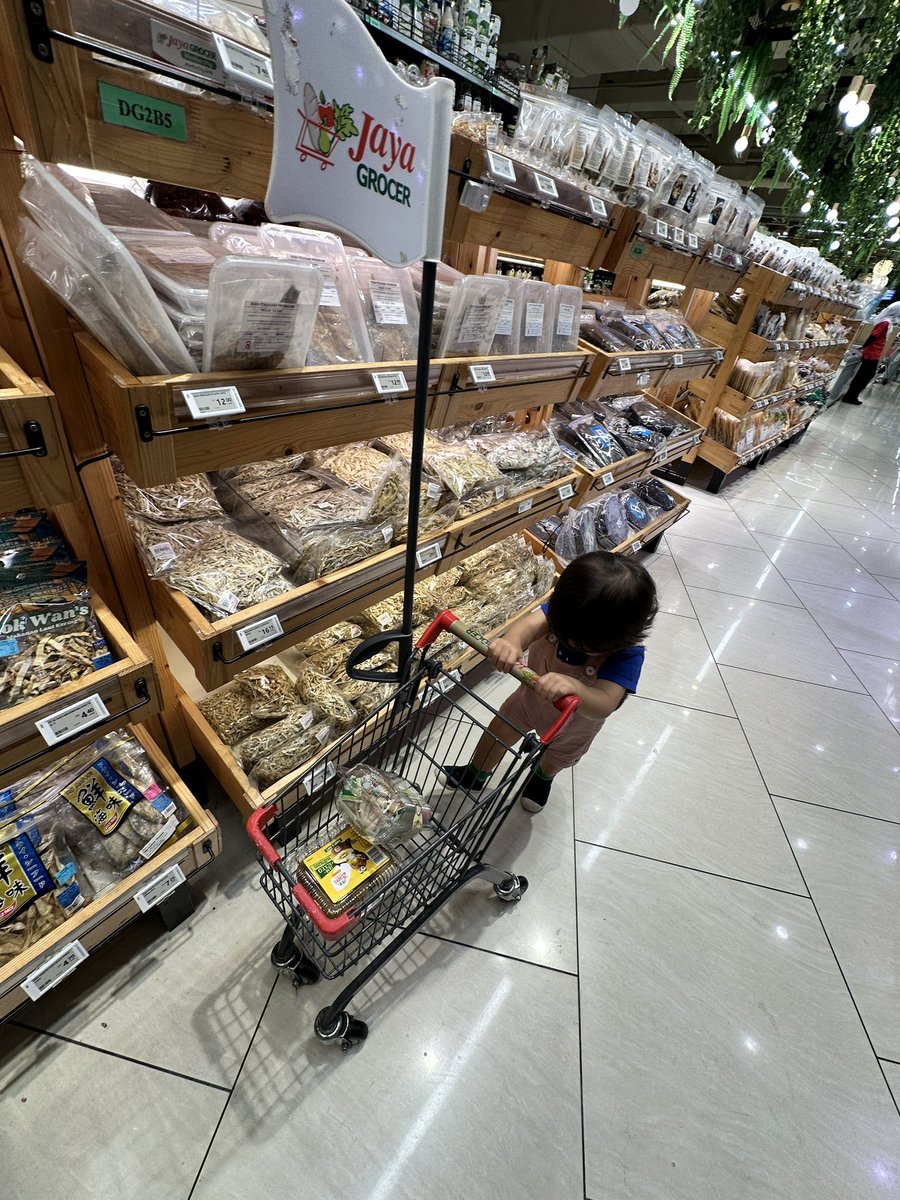 マレーシアにはこういうキッズ用があって子供も手伝ってくれるんです。