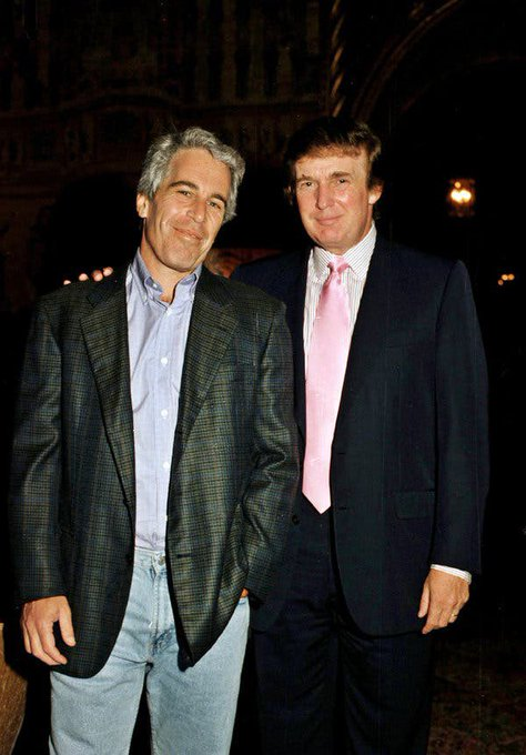 Heccles94's tweet photo. Trump wants you to forget about this 👇 

Don't let him! Retweet! https://t.co/C70z6IZiag