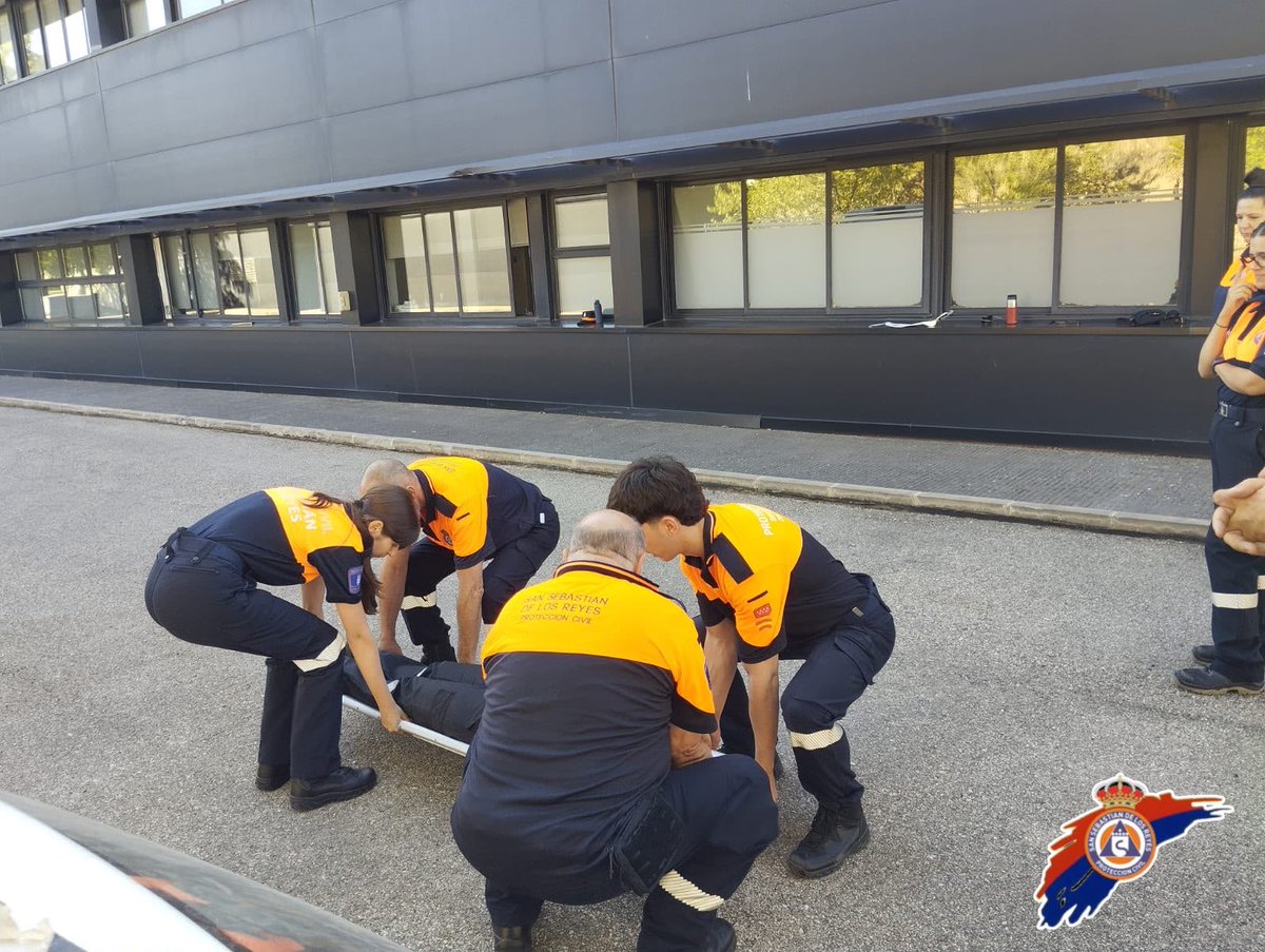 ProteSanse's tweet photo. 🐂 Mientras la mayoría cuenta los días para las fiestas, nosotros ya hemos empezado. Este fin de semana tocó curso de prefiestas para seguir preparándonos de cara a todo lo que viene. ¡Ya se empieza a respirar ambiente festivo! 💪🧡 #FiestasSanse2026 #LasProtesCuentan https://t.co/deLbjw9lUl
