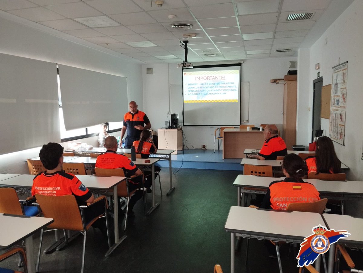 ProteSanse's tweet photo. 🐂 Mientras la mayoría cuenta los días para las fiestas, nosotros ya hemos empezado. Este fin de semana tocó curso de prefiestas para seguir preparándonos de cara a todo lo que viene. ¡Ya se empieza a respirar ambiente festivo! 💪🧡 #FiestasSanse2026 #LasProtesCuentan https://t.co/deLbjw9lUl
