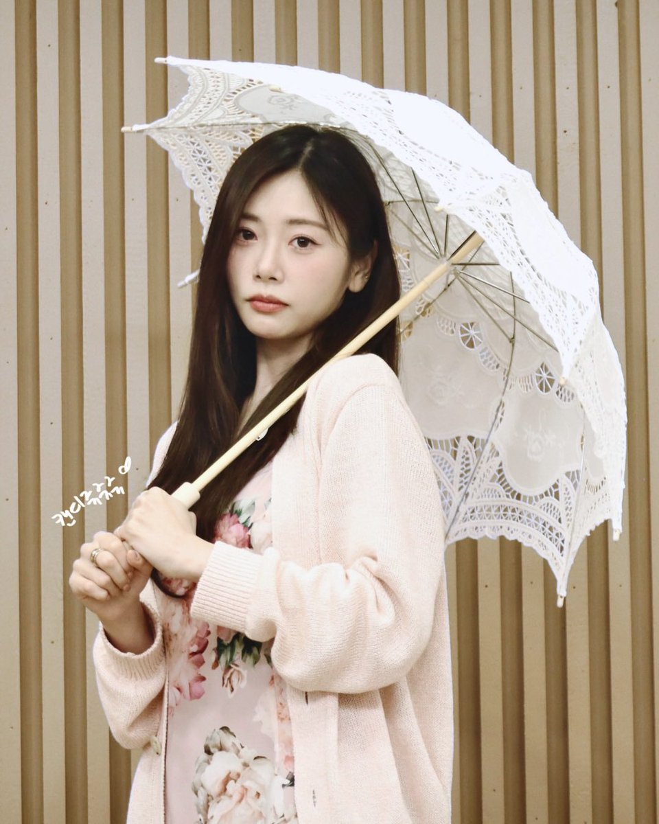 dc_hurricandy's tweet photo. 260724 팬싸

໒꒰ྀི ´͈ ᵕ `͈ ꒱ྀི১
오늘 날씨 어땠어..? 

#JIU #지유 
#드림캐쳐 #DREAMCATCHER 
#유아유 #UAU https://t.co/w2FFxp5f5j