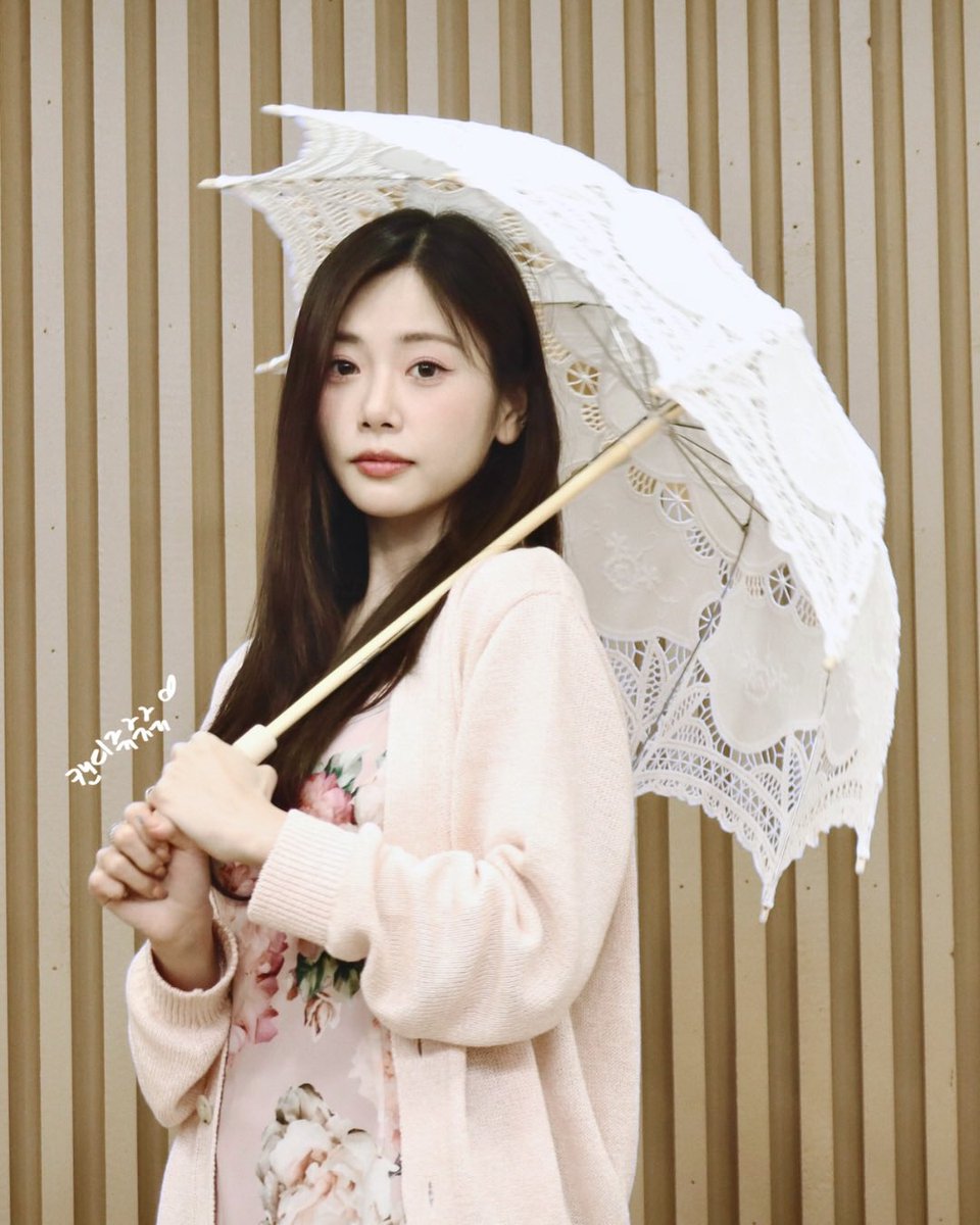 dc_hurricandy's tweet photo. 260724 팬싸

໒꒰ྀི ´͈ ᵕ `͈ ꒱ྀི১
오늘 날씨 어땠어..? 

#JIU #지유 
#드림캐쳐 #DREAMCATCHER 
#유아유 #UAU https://t.co/w2FFxp5f5j