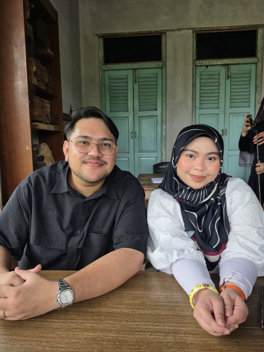 theiizzyy's tweet photo. Btw tk dilupakan juga appreciation post to someone special @fckingtrap ❤️❤️ sbb sanggup turun kedah dri KL just to rest &amp; spendtime with me. Thankyou sayang🥺❤️ dia dtg siap bgi bunga and a gift that i always wanted for so long. Thankyou sbb always buat i happy.❤️ https://t.co/sGNwWYVHt5
