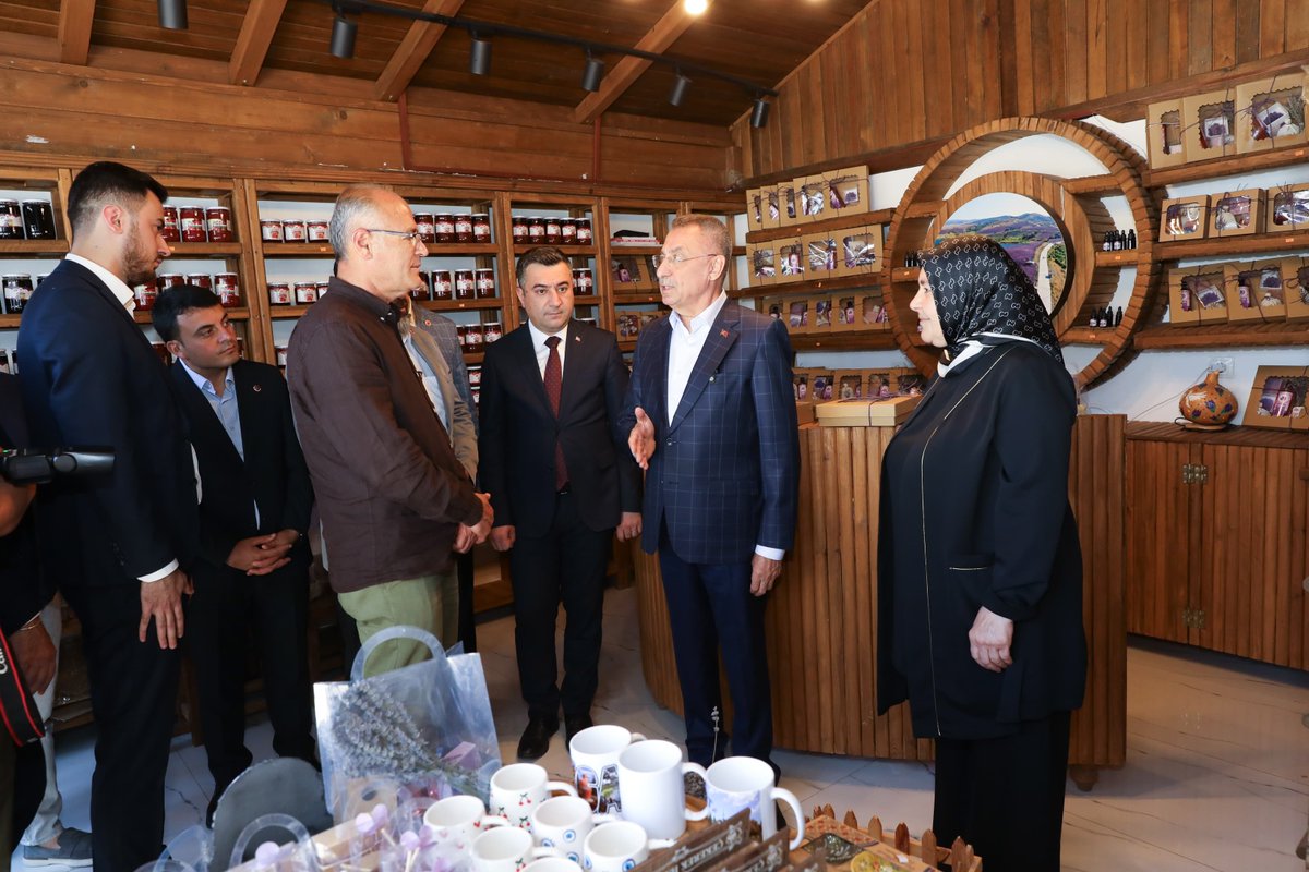 fuatoktay's tweet photo. 📍 Yozgat - Çekerek

Baba ocağımız Çekerek'te Girişimci Kadınlar Kooperatifi’nin emekle ve tamamen doğal yöntemlerle hazırladığı Yöresel Ürünler Satış Mağazası’nı ziyaret ettik.

Kadınlarımızın alın teriyle ürettiği bu geleneksel lezzetleri yerinde gördük, emeklerini takdir ettik.

Yerel üretimi ve girişimci kadınlarımızı desteklemeye devam edeceğiz.
