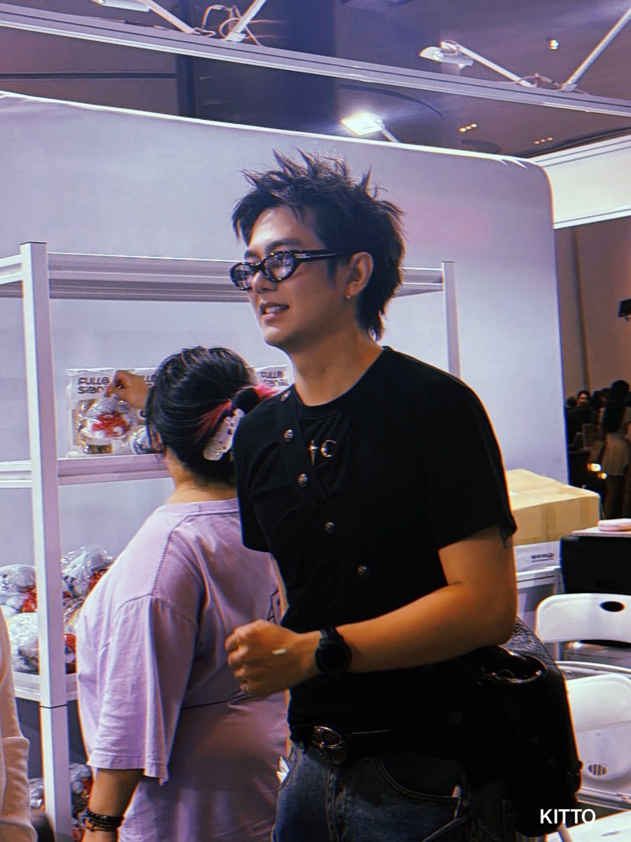 KITKITTIYA3's tweet photo. ผมบิว จักรพันธ์ครับ บาย เจอกันงานหน้่า

BUILD WEIBO GALA MOMENT

#WEIBOGALA2026BOOTHVISITXBUILD
#WeiboCulturalCommunicationNightThailand
@JakeB4rever 
#BuildJakapan #Beyourluve https://t.co/jkbtov4pXa