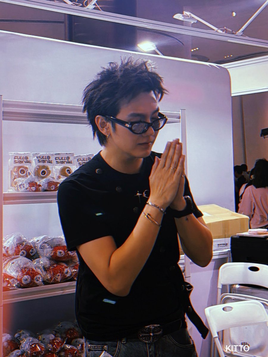 KITKITTIYA3's tweet photo. ผมบิว จักรพันธ์ครับ บาย เจอกันงานหน้่า

BUILD WEIBO GALA MOMENT

#WEIBOGALA2026BOOTHVISITXBUILD
#WeiboCulturalCommunicationNightThailand
@JakeB4rever 
#BuildJakapan #Beyourluve https://t.co/jkbtov4pXa