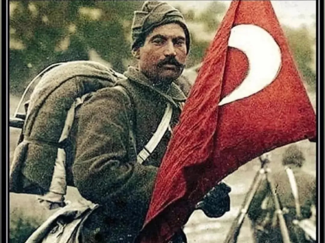 AtamTrk's tweet photo. Çürüdü memleketin iç yüzü çöktükçe temel, Şimdilik hârice karşı yerimiz olsa dahi, Yüzümüz yok bakacak kabrine ecdâdımızın, Tükürür zannederim çehremize tarihi...

_Neyzen Tevfik_ https://t.co/qhdLKvZzRf