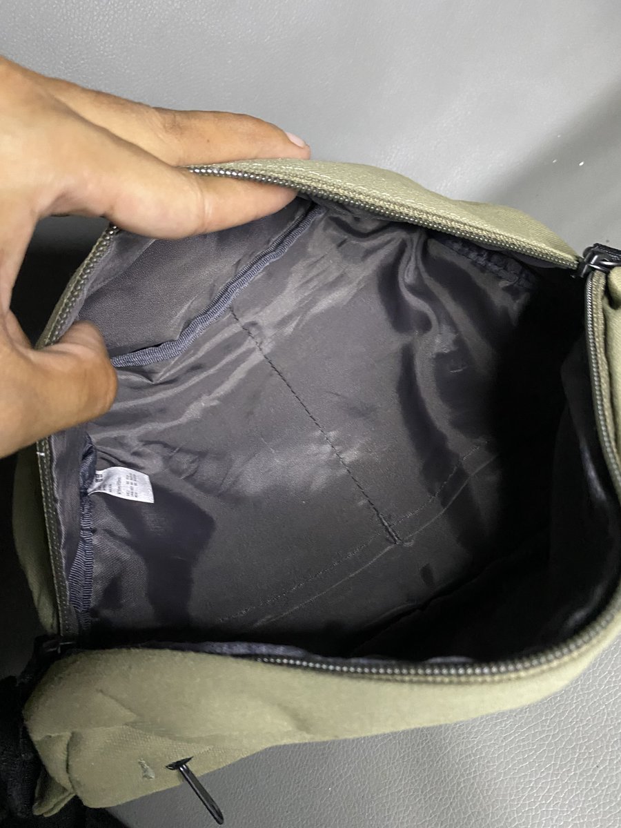 arintaelfana's tweet photo. wts
WAISTBAG UNIQLO X ROBIC NYLON FABRIC OLIVE UNISEX WAIST BAG ORIGINAL
Ukuran : 27x16 cm
Harga : 175rb
Solo, Jateng
Shopee : +17% https://t.co/YvPPL82Vf6
ig : penyintas_90s
#tasbekas #tasbrand #tassecond #slingbag https://t.co/tsO8yKoscb