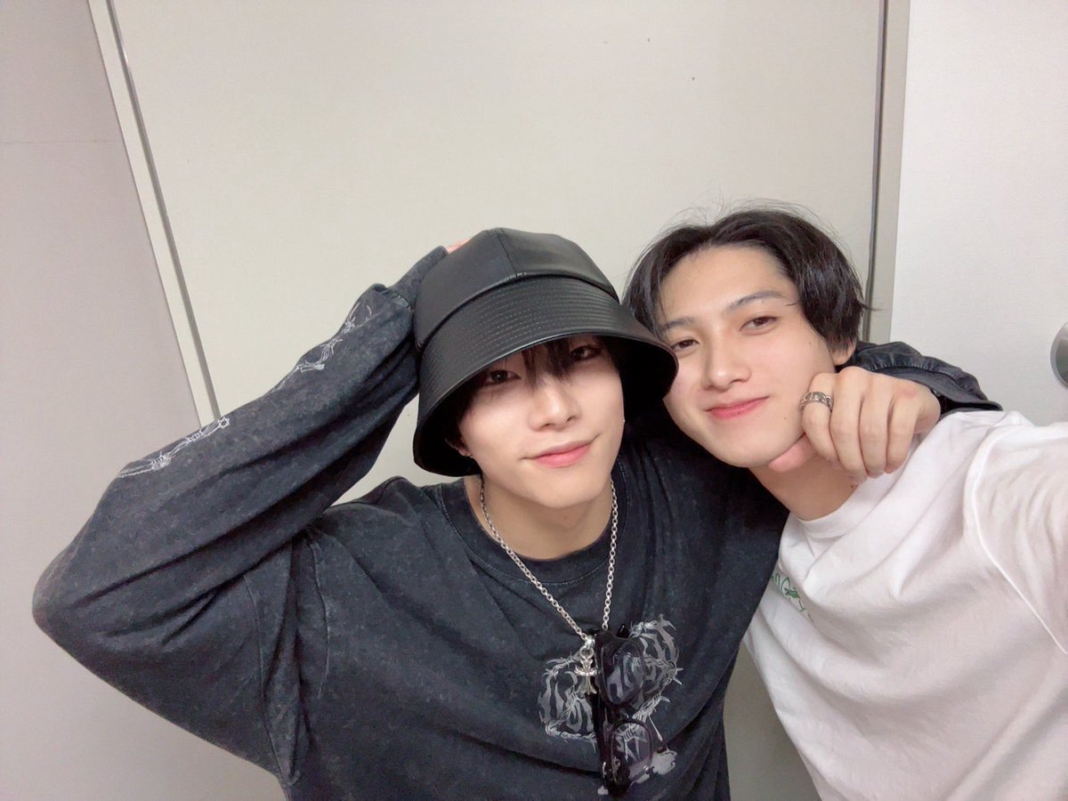 shiseofficial's tweet photo. 広島全4公演。終演しました
ありがとうございました
今日は赤也役のせいやくんと
せいやくんは本当に皆さんご存知の通り全てのことをハイレベルで出来る！見てて気持ちがいいです
所々性格とかふうたくんに似てるかも
かわいい
次は愛知公演！よろしくお願い致します
 #テニミュ https://t.co/EsvVZpU8Q9