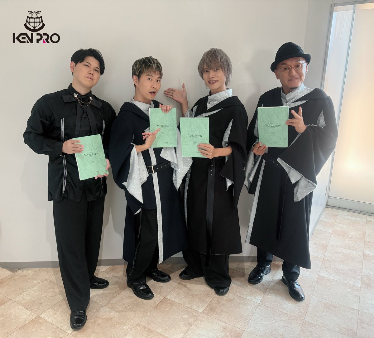 kenpro_official's tweet photo. 【出演報告】#代永翼 #新祐樹
『フォアレーゼン愛知公演』に代永翼と新祐樹が出演いたしました📕
ご来場いただきました皆様ありがとうございました♪
新は初フォアレーゼン‼️
お呼びいただきありがとうございました😊

#フォアレーゼン https://t.co/k7O41PyF3k