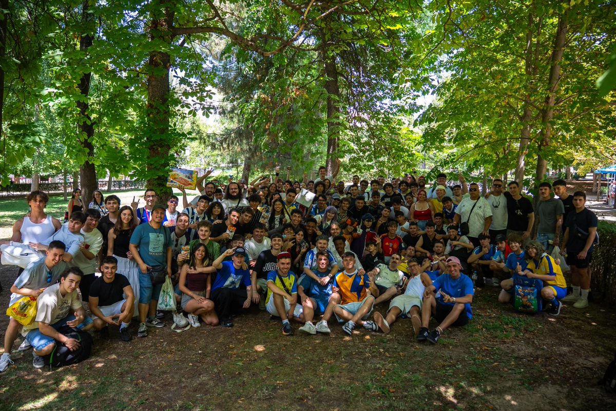 InaliveVic's tweet photo. Orgulloso de pertenecer a esta comunidad llena de personas maravillosas ❤️

Muchísimas gracias a todos por la mañana del día de ayer 🙏🏼😊⚡

Nos vemos el año que viene familia! 🫂

Somos Inazuma. https://t.co/rw1y8EIvQO