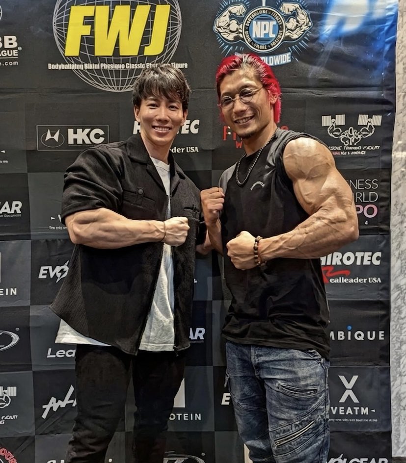 real_baki_kyo's tweet photo. 去年？横川尚隆くんと。
優しいナイスガイでした。
ちなみに減量に良い食べ物は
「ピンク色の魚（多分、鮭）」との事。

#筋トレ #ダイエット #ボディビル #横川尚隆 https://t.co/bUIkLvy1Y1