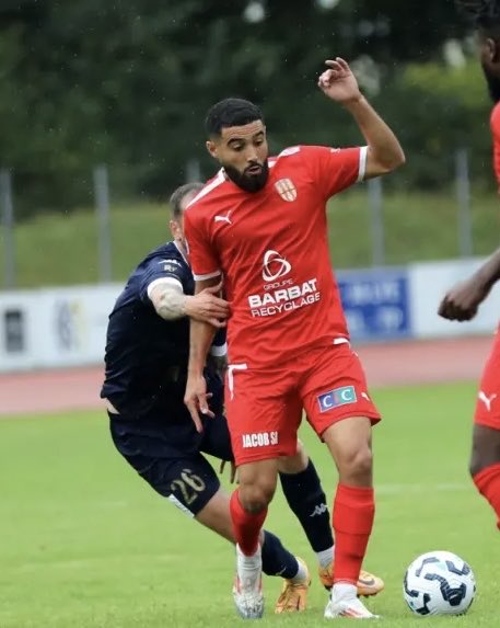 Anoniemtwitte's tweet photo. Redouan Belkaious (🇫🇷/🇩🇿) is net als zijn spitsbroer gisteren een 25-jarige spits en speelde vorig jaar in de National 3 en scoorde 7 keer in 32 matchen, maar liet gisteren ook de netten 2 keer trillen in Jette. Leek een goede connectie te hebben met Ehling #rwdm https://t.co/Rc81S66NPE