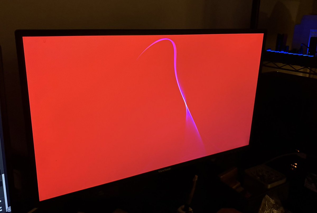 Ryo_grasof's tweet photo. PCのモニターがちょっと目を離した隙に真っ赤になってて、何事だと思って調べたらバックライトとか液晶の劣化故障のようですね。確かに8年くらい使ってたし寿命か。仕事道具でもあるし急いで買い替えなければ。 https://t.co/GYTCp2SVhA