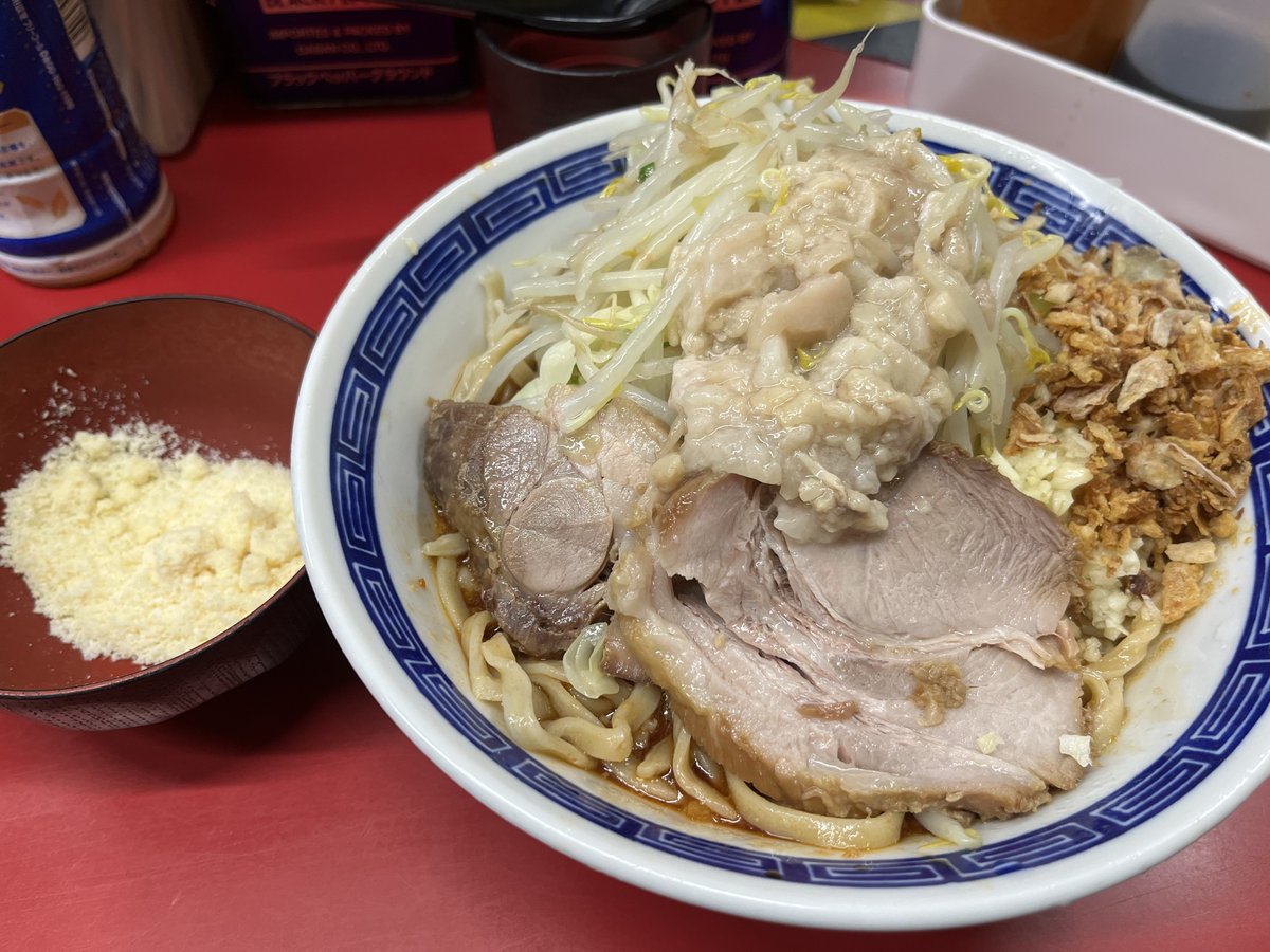 _1007q's tweet photo. ラーメン松木田田
汁なし ヤサイ少なめアブラ
中山二郎 
トマたま冷や汁なし 粉チーズ
中山のトマト新譜出てたので久しぶりに
外れないよな美味しかった https://t.co/JyNT0RSWf3