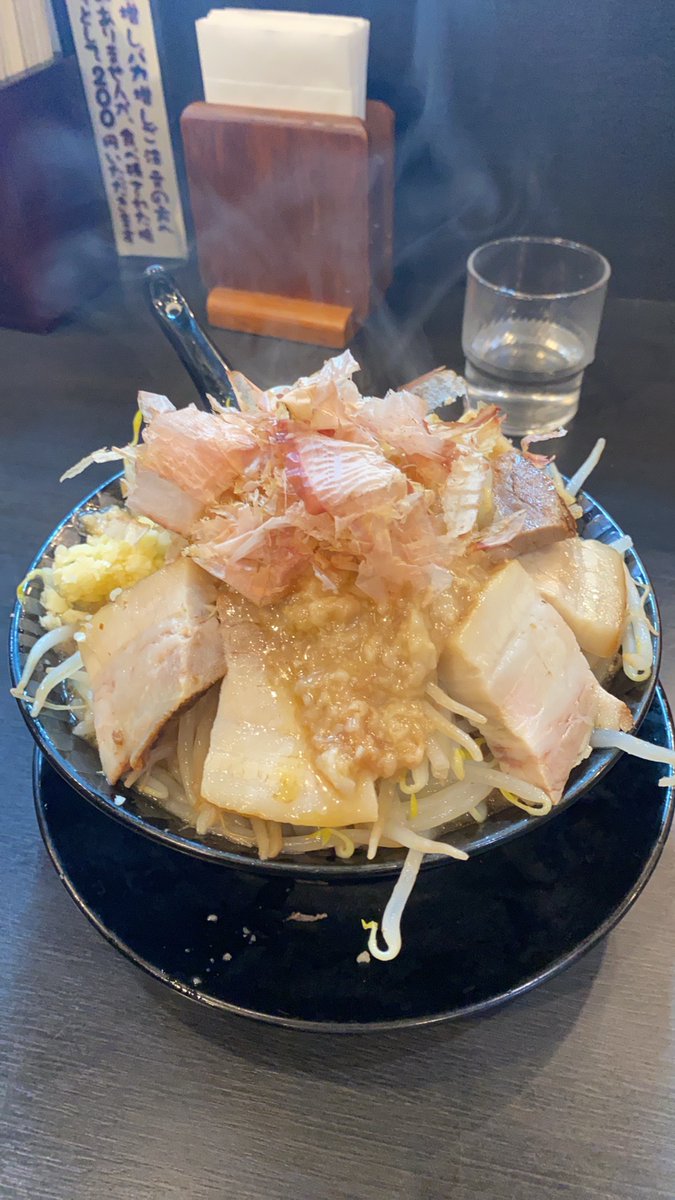 gourotencho's tweet photo. こんにちはー🌞
麺類大好きゴウロ店長です☆彡
Aマネージャーと行ってきました🍜
初めて「マシ」とコールしてみました🙋‍♂️
次は「マシマシ」にチャレンジしてみます🥰
それでは午後からも頑張りましょー😀
＃ラーメン https://t.co/lXRH7YJjR4