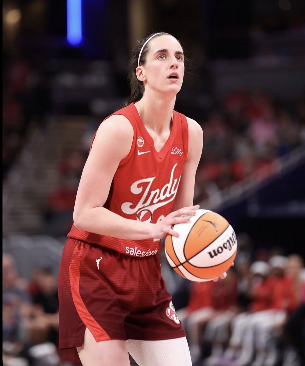 FloraLuzz_'s tweet photo. BREAKING 
Caitlin Clark reportedly weighing a move to Europe. If she walks, the WNBA loses its biggest draw overnight. 
Do you think the league survive it? https://t.co/0CD6idllYx