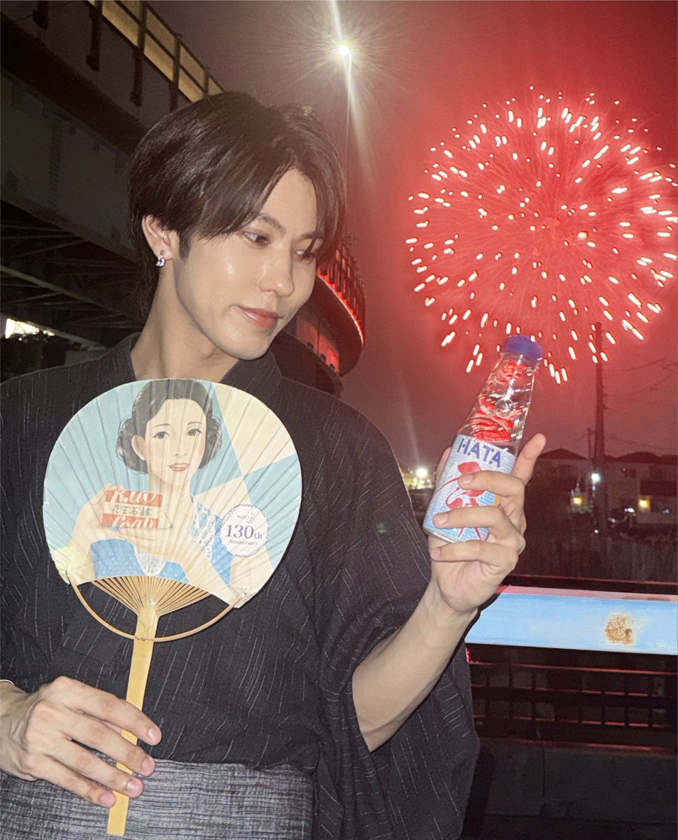 _KAWAIKENTARO_'s tweet photo. 天才カメラマンが
花火と一緒に撮ってくれた🍉🎆🎐 https://t.co/LmcH1iW69D