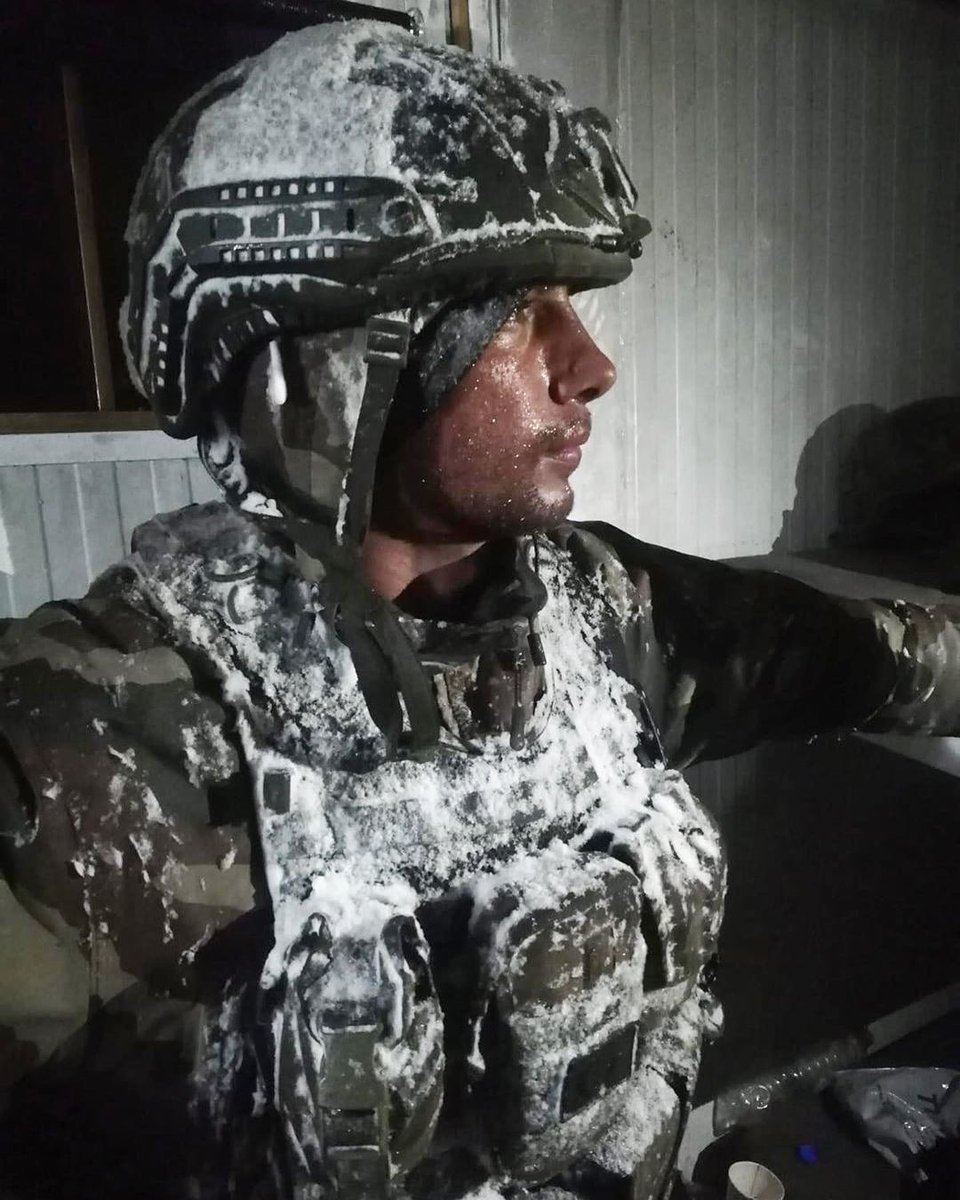 gokturklermedya's tweet photo. Vatan uğruna soğuktan mosmor olmuş bir yüz…

Kuzey Irak dağlarında 2,5 yılda 58 takdirname. 

"Var mıyız ki yok olmaktan korkalım"

Şehit Zekeriya Zencirli.

Evvelce gidenlerin ruhları şad olsun! https://t.co/z0iP5Aq0Te