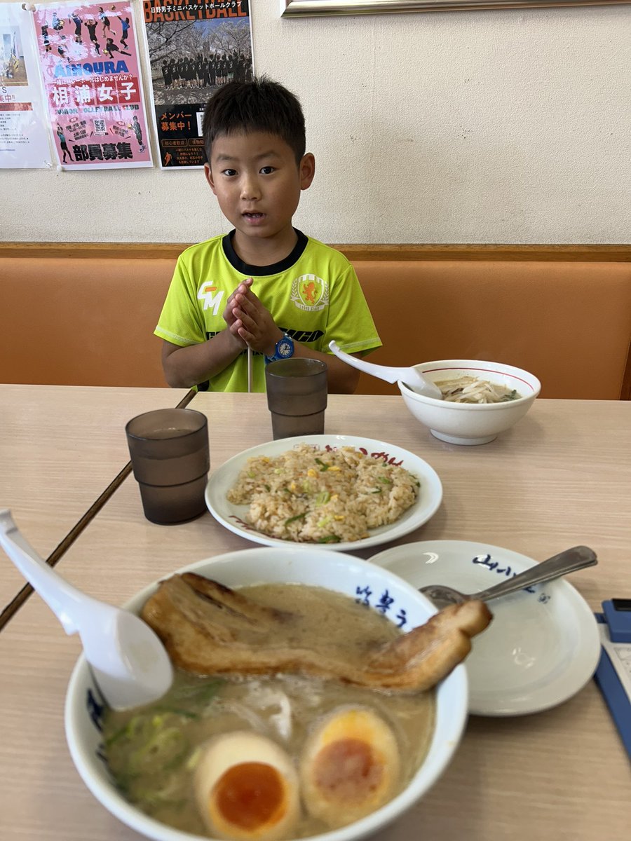 fuyuse0128's tweet photo. 市民プール→初めてのお店ラーメン→楽しみにしてたクレヨンしんちゃんの映画→グッズを我慢した分で行ったコメダ珈琲

早寝早起きしないとペースについて来れないぞー！ https://t.co/pAqKe2hm0Q