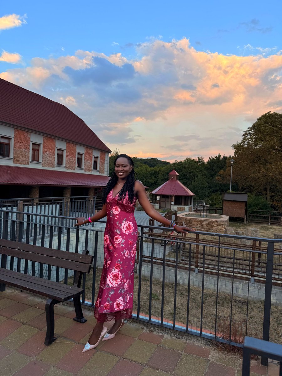 jukaliond's tweet photo. The day my face card declines is the day I am going to be brokeeeeee!!!!

Summer sunsets. #ExploringCzechia https://t.co/UFIfGtTOGX