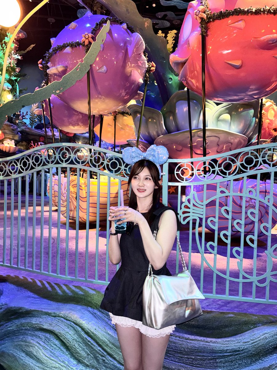 mckg26_miss1's tweet photo. 先日ディズニーシーへ🐭✨🏰
高校の卒業旅行ぶりだったので最高に楽しすぎました❤️‍🔥
乗りたかったアトラクションも、食べ物も全て制覇🙌🏼また行きたいな🥰

本日の #あいぽち もお忘れなく✨
https://t.co/MNCWlQmUtN https://t.co/lp18bqe3yh