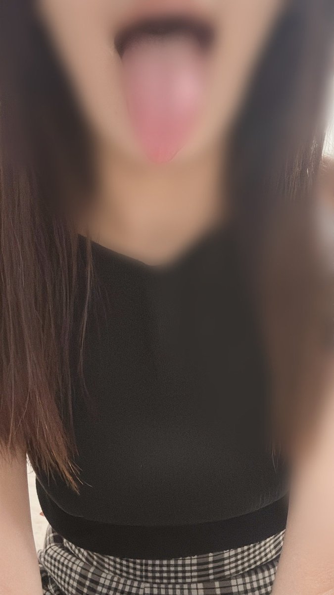 Mi000728's tweet photo. なんか私って舌長いのかな？ https://t.co/zVQdsuyYpA