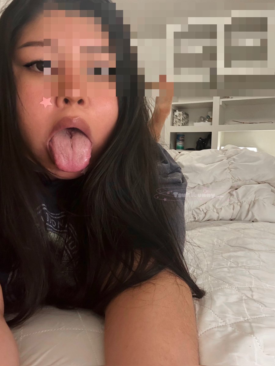 tsukibunny__'s tweet photo. need oomf in my bed https://t.co/FY4MKwFYRE