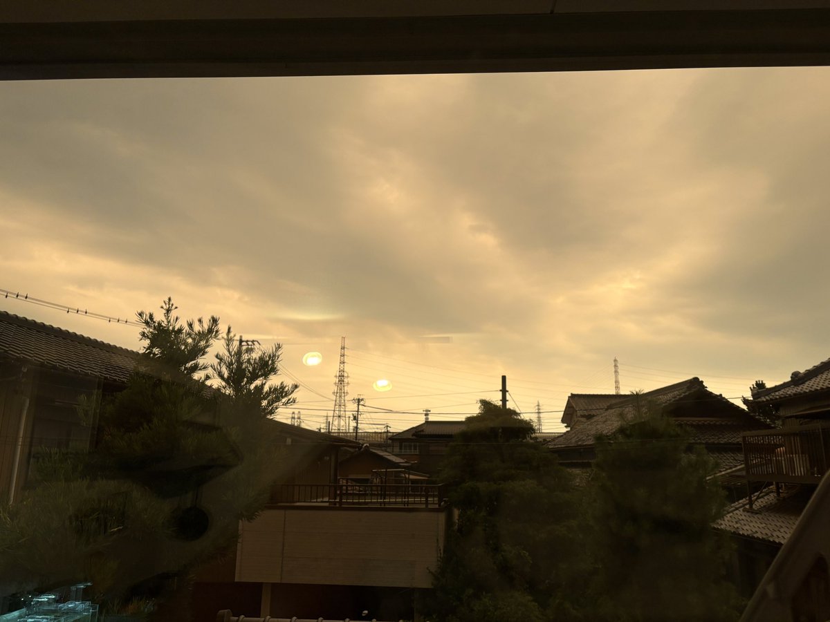 chiyosuke1002's tweet photo. 愛知やけど空黄色くなってきた https://t.co/gdxhDnBHUx