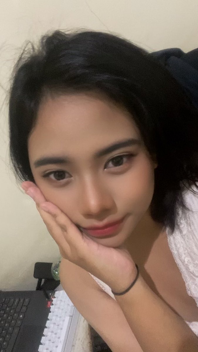 user213012's tweet photo. hai… hehe maaf menghilangnya lama banget ya, masih ada yg inget aku??🫪 https://t.co/tOyuRp8VOl