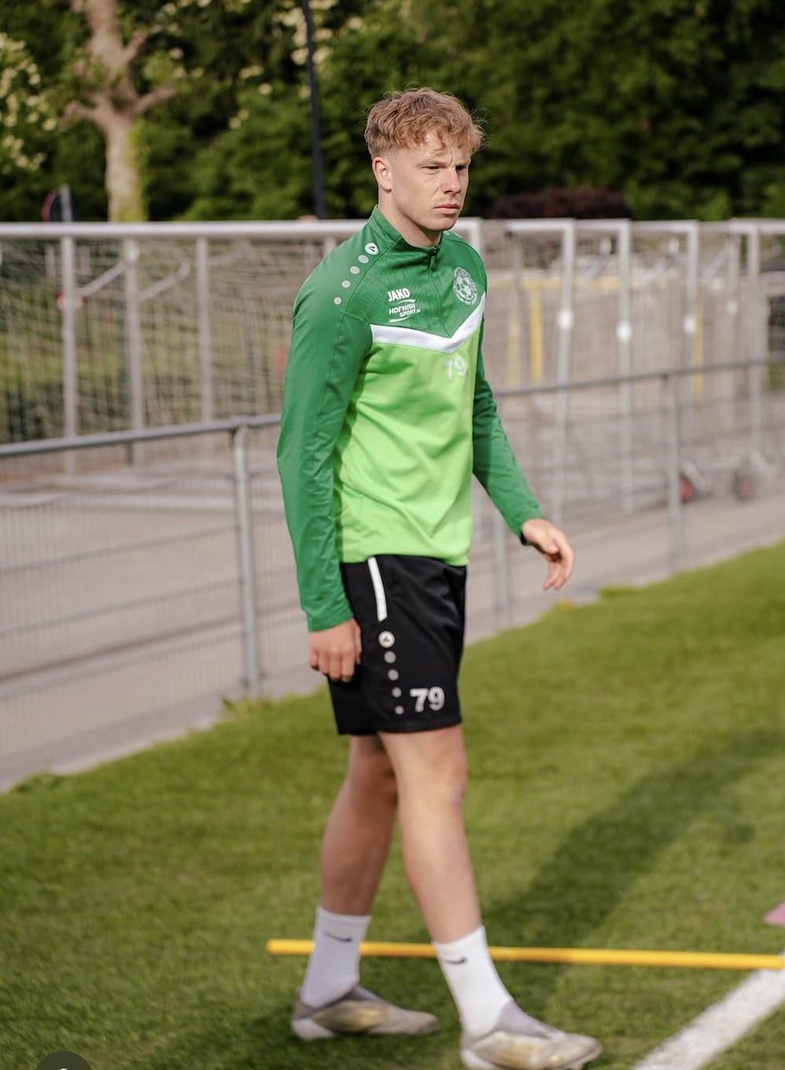 Anoniemtwitte's tweet photo. Nathan De Raes (🇧🇪) is een verdediger/defensieve middenvelder van 22 jaar oud en speelde vorig jaar in 2e nationale bij Ninove. Hij liet een sterke indruk achter in de defensie 💪🏻 #ninove #rwdm https://t.co/rAGBs9rVtw