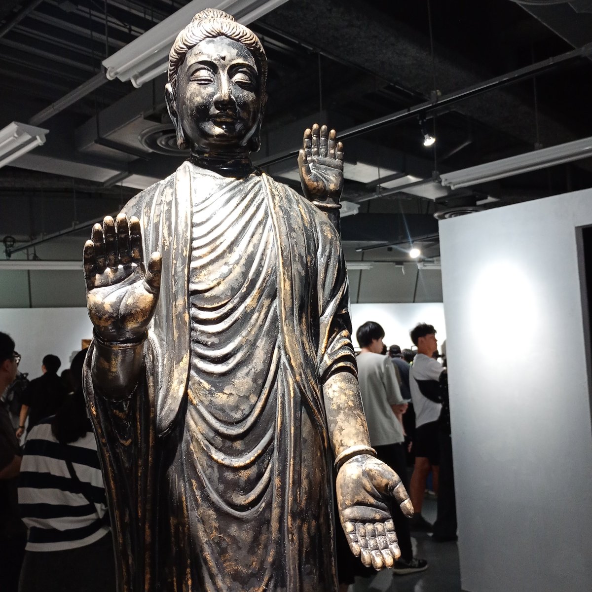 sui_de's tweet photo. #記憶汚染展　行ってきたー！！
こういうの好き好き！めっちゃ楽しかった！

だけどここ、ほんとに私の知ってる渋谷なんかな……だって時計が……？？？ https://t.co/NysQpJ3CQV