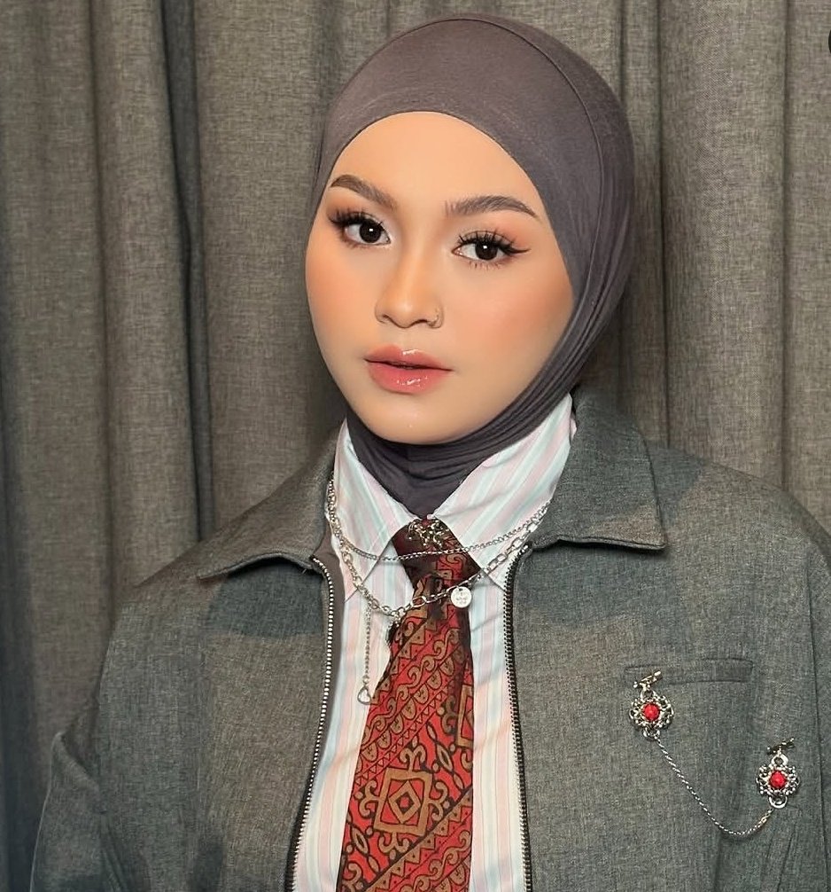 Nanda99092's tweet photo. Make up nya bestt😘 https://t.co/VrCO1GkGlA