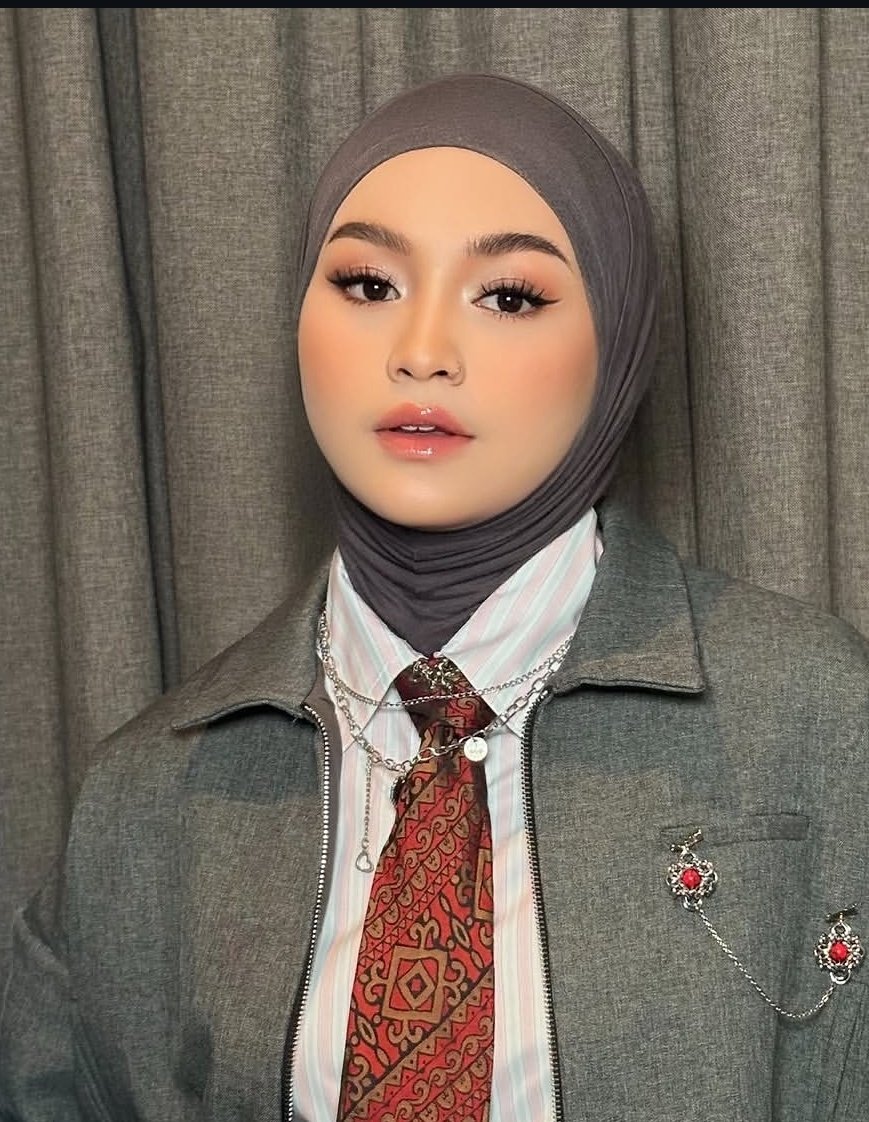 Nanda99092's tweet photo. Make up nya bestt😘 https://t.co/VrCO1GkGlA