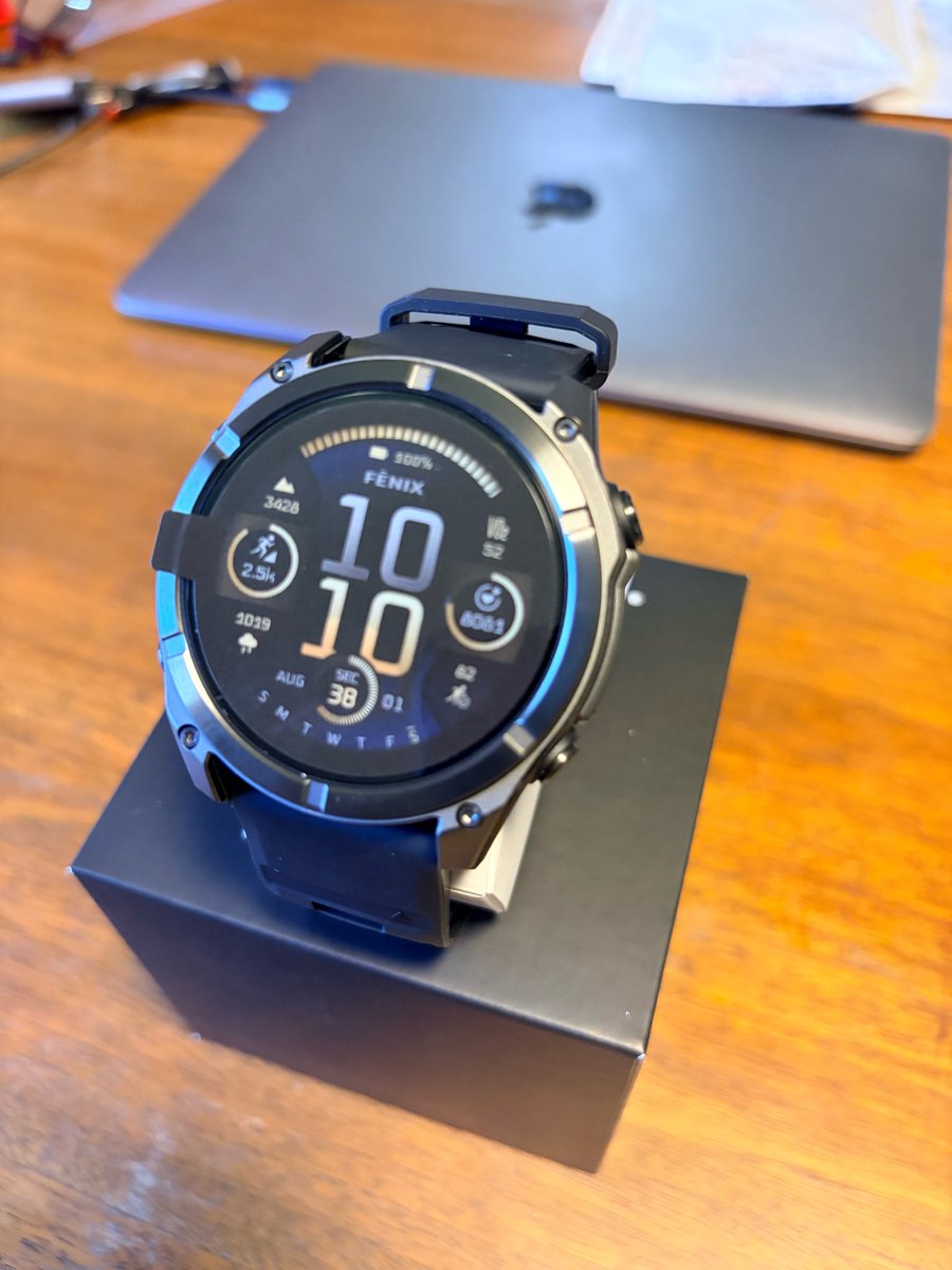 TAKA2_COM_'s tweet photo. 今まで使っていたForerunner 265の動きが朝からおかしくなって復旧もできなかったので、もーいーやって感じでFenix8を買っちゃいました。
予算の3倍の値段なんですが、まあ、カッコ良いし・・・
ただ、かなり重たいのですよね。 https://t.co/KJy2Y1P4ih