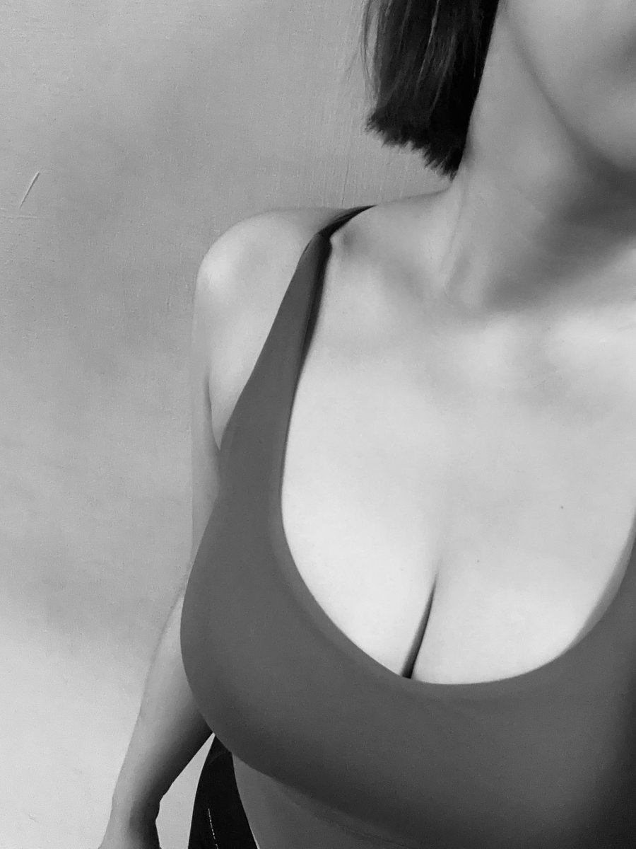 Normasetz's tweet photo. 那個來 🥺教練不能稍微輕鬆點嗎🏋🏻
#漲奶中 #需要按摩放鬆 https://t.co/V46uvmQJLt