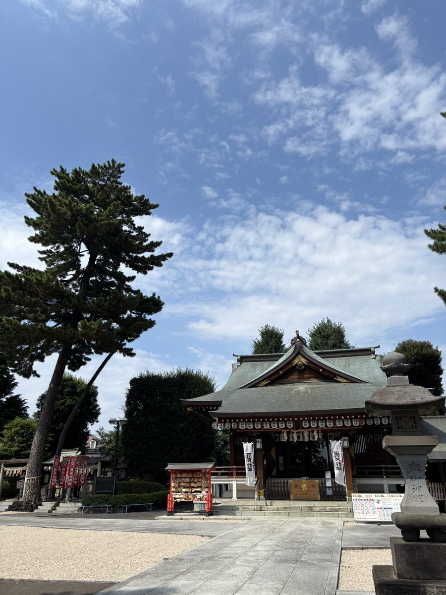 RMatufuji's tweet photo. 沼袋氷川神社に伺いました⛩️
いつきても気持ちの良い空模様
月替りと俳句の御朱印を頂きました
ひまわり🌻が夏を感じさせます https://t.co/FOaoVOKcIw