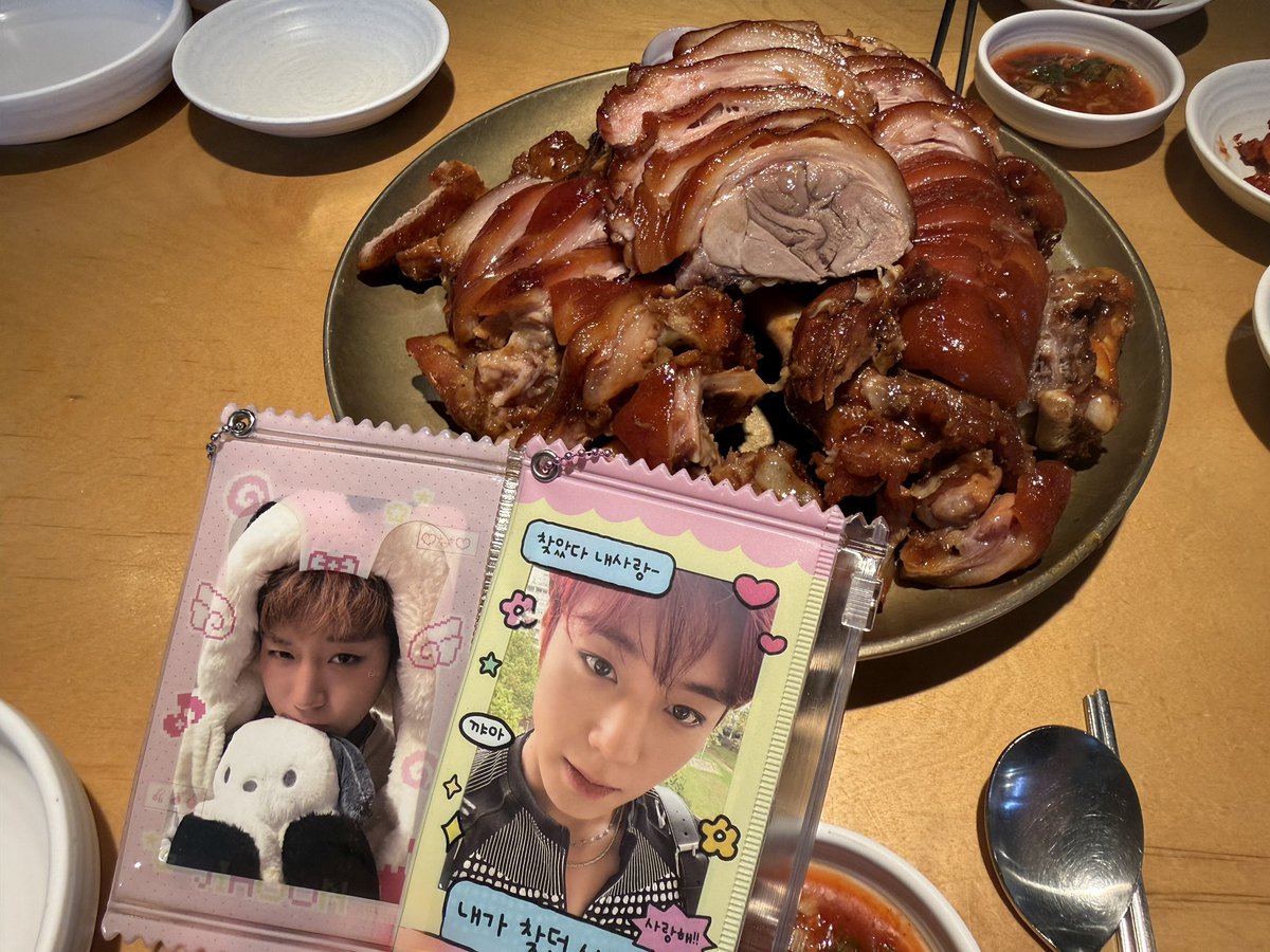popowing59's tweet photo. 첫끼를 야무지게 먹는구나 https://t.co/m646wH9tIV