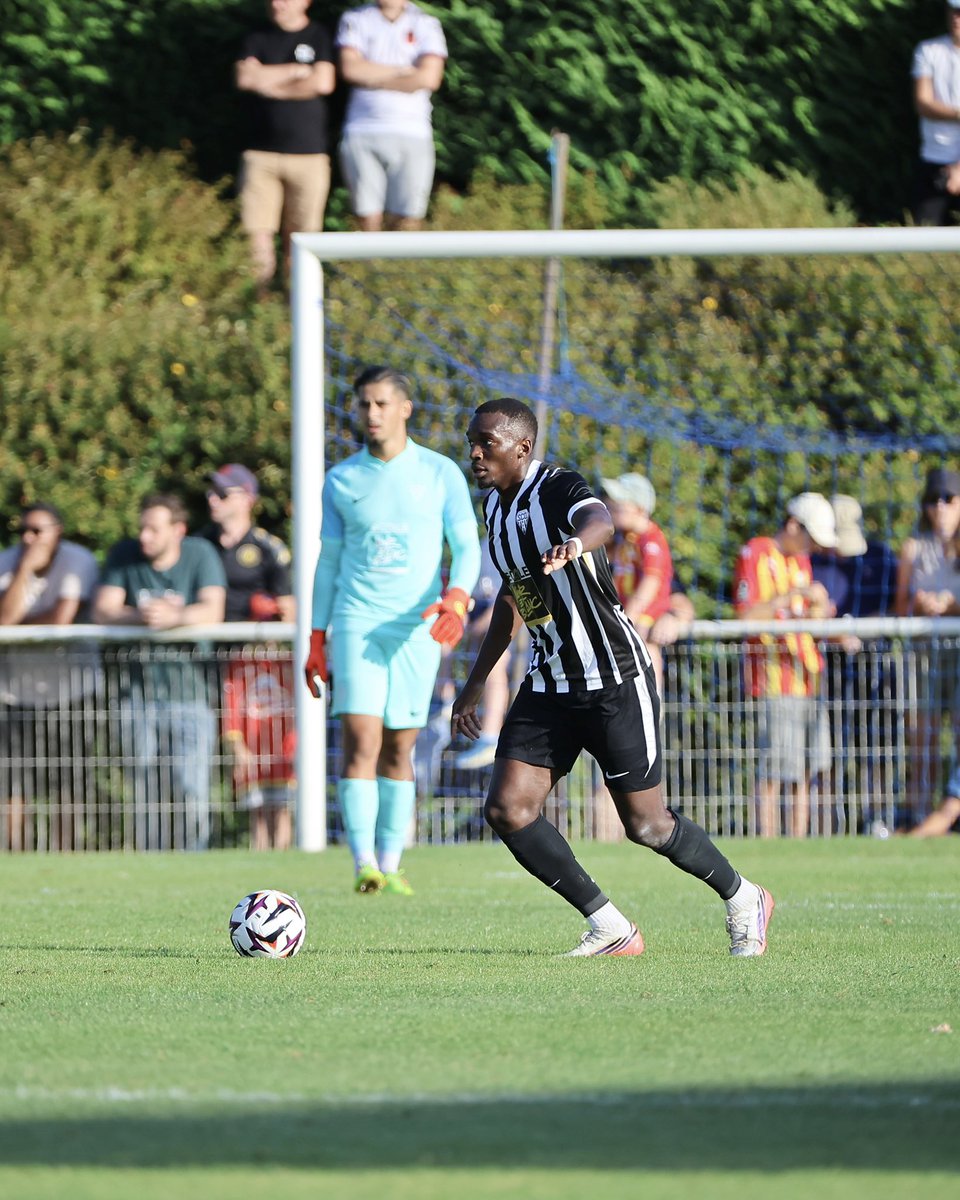 AngersSCO's tweet photo. Une 𝒏𝒐𝒖𝒗𝒆𝒍𝒍𝒆 𝒆́𝒕𝒂𝒑𝒆 dans la prépa’ ⚽️

Nos Noir&amp;Blanc continuent de monter en puissance avec ce match face @LEMANSFC ! 

Un grand merci à la 𝗝𝗦 𝗖𝗼𝘂𝗹𝗮𝗶𝗻𝗲𝘀 pour l’accueil et l’organisation de cette rencontre 🤝 https://t.co/IvlG6YCPtG