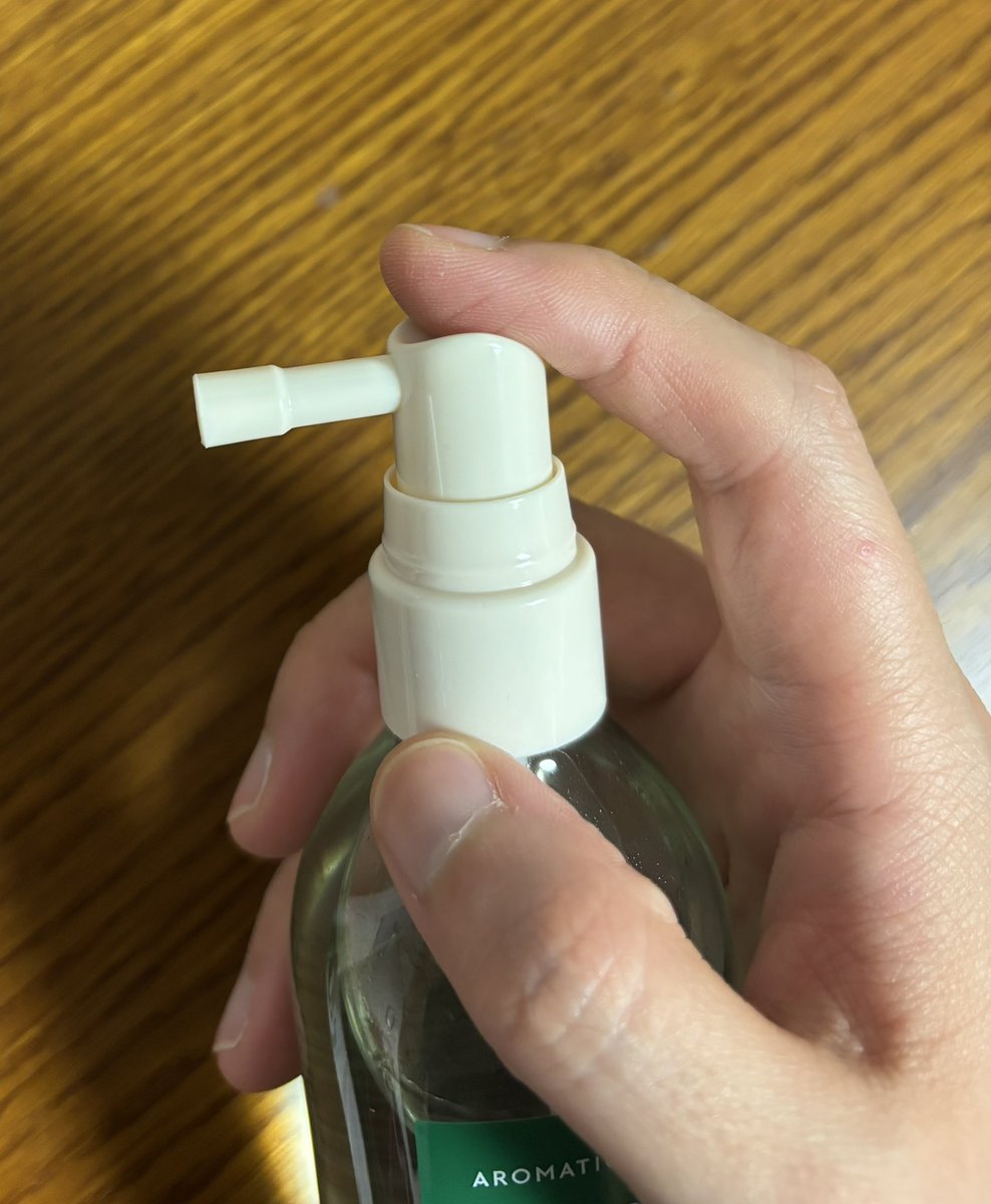 hmwrpi07's tweet photo. アロマティカのローズマリールートエンハンサーを使ってみました！

細かいミストで出てくるため素早く頭皮全体に吹きかけられてとても使いやすかったです◎
スーッとした爽快感が気持ちよく夏に手放せないアイテムになりそうです🌿
@aromatica_jp
#むーんぱわーさろん
#頭皮エッセンス
#gifting https://t.co/r8PzE4yQdV
