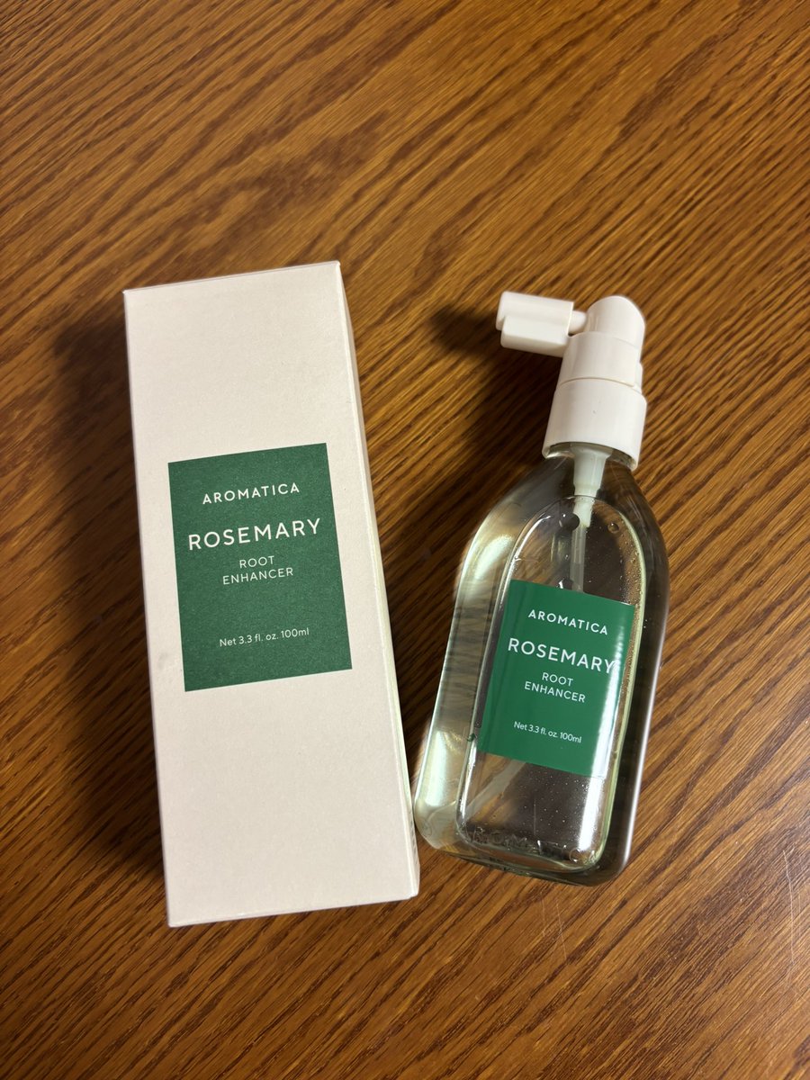 hmwrpi07's tweet photo. アロマティカのローズマリールートエンハンサーを使ってみました！

細かいミストで出てくるため素早く頭皮全体に吹きかけられてとても使いやすかったです◎
スーッとした爽快感が気持ちよく夏に手放せないアイテムになりそうです🌿
@aromatica_jp
#むーんぱわーさろん
#頭皮エッセンス
#gifting https://t.co/r8PzE4yQdV