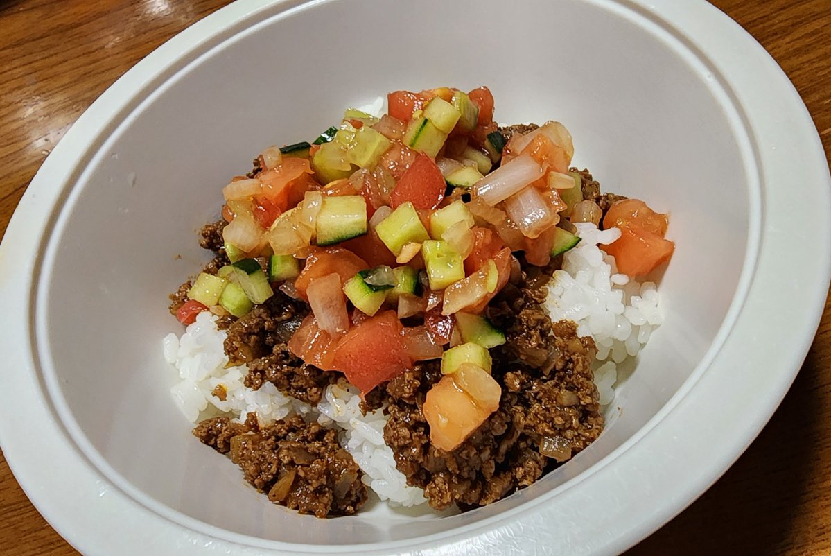 kougintagintoki's tweet photo. 暑すぎて…
手作りタコライスに手作りサルサソースをかけて食べる料理を作ってみた(~_~;) https://t.co/rF7vdeRMph