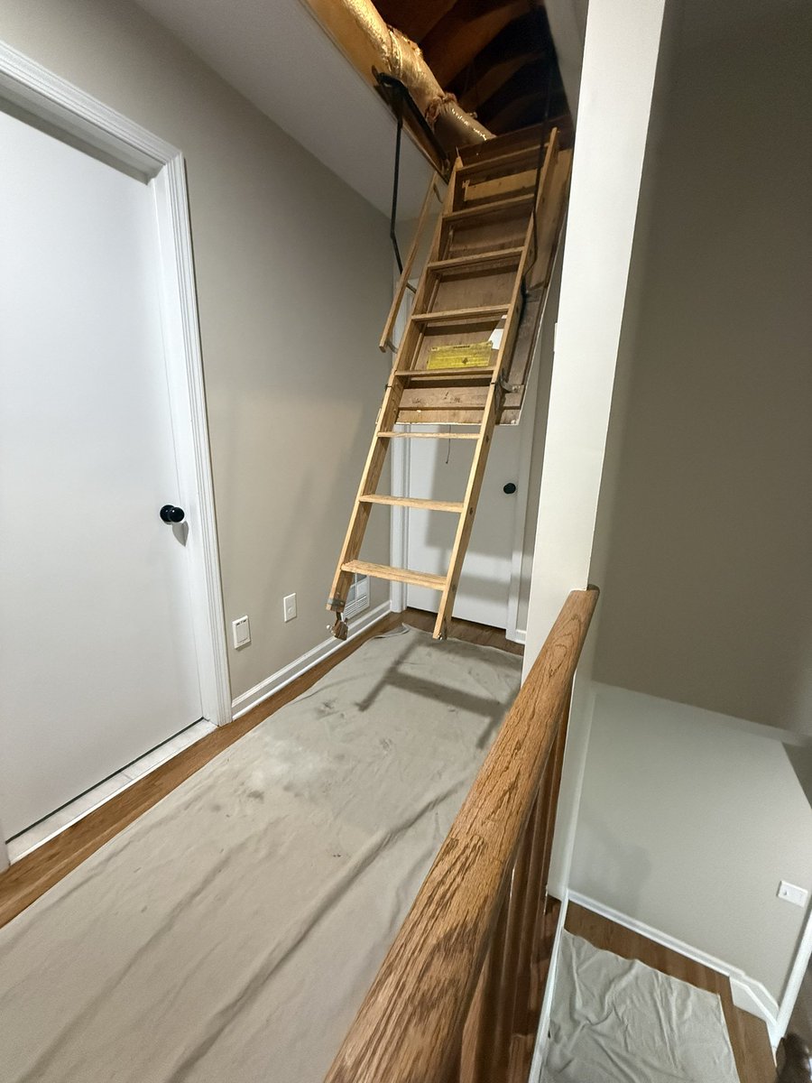 FajitaFlash's tweet photo. Homeowner said bottom step was missing 😑 that’s more then one step. #hvac #work #constrution #bluecollar https://t.co/PI7RYImOBE