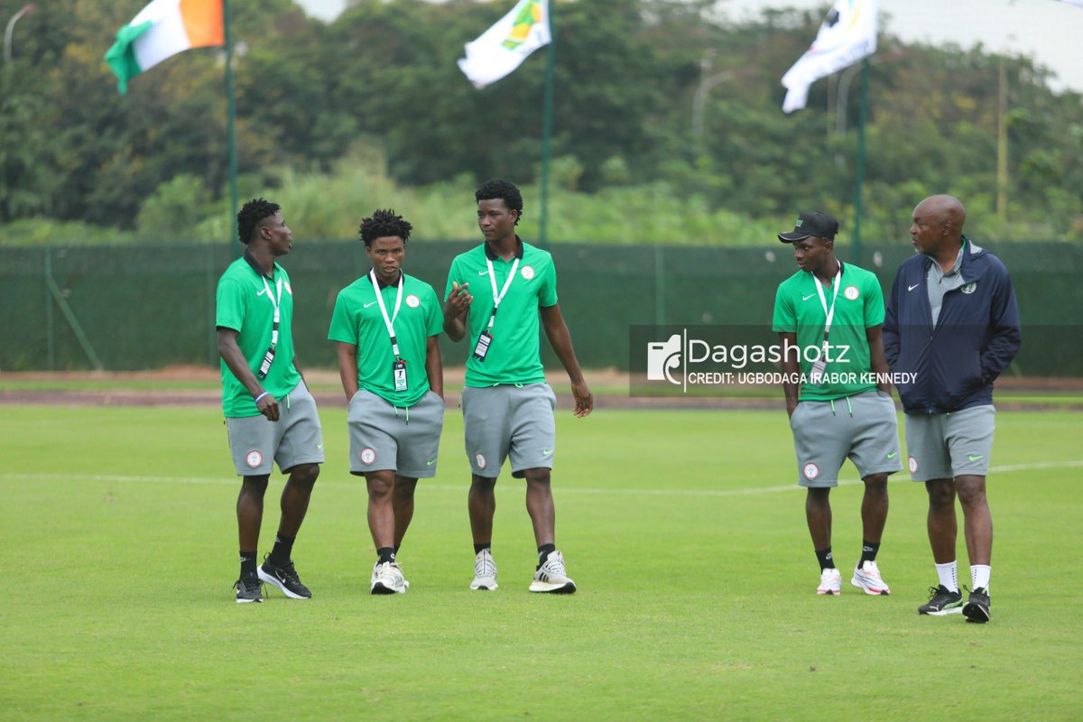 DagaShotz's tweet photo. Having a feel of the pitch. 

Let’s go boys! 🇳🇬⚽️ 

#FlyingEagles | #DagashotzinIvoryCoast | #DagashotzxWAFUBU20 https://t.co/zGJorb7vhx