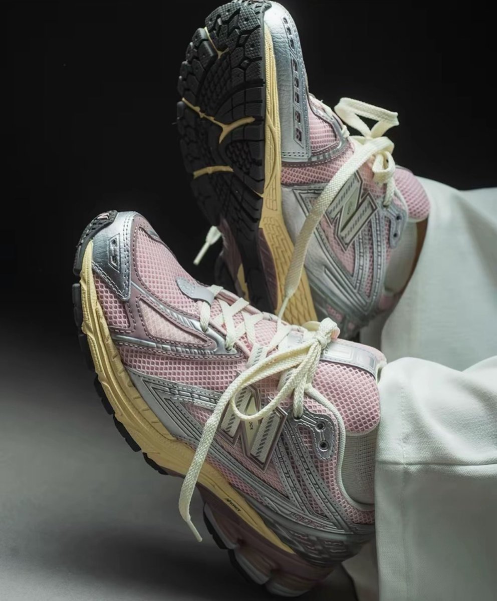 maniesbeli's tweet photo. NANGISSS….NEW BALANCE 1906 PINK INI CANTIK BANGET 😭💕 https://t.co/NJDuhqxTaU