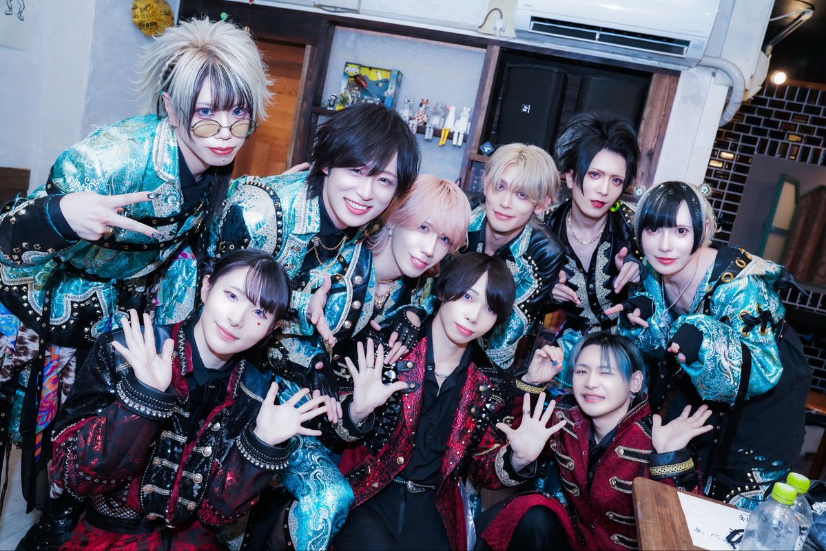 7wana_official's tweet photo. 📸本日ご出演いただいた皆様📸

メトリア様(@_METORIA)
ミスティック・ドール様(@mistic_doll)
UNWHITE様(@UNWHITE_)
WAAARZ様(@waaarz_official)

暑く、そして熱い1日になりました！
全てはご出演いただいた皆様、そしてご来場いただいた皆様のおかげです。

猛暑の中、ご来場いただき誠にありがとうございました！