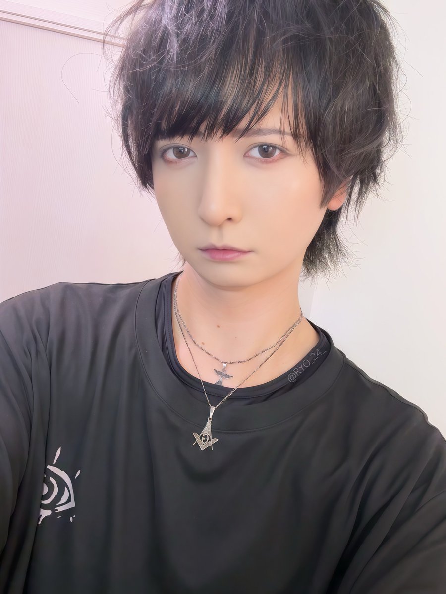 RYO_24_'s tweet photo. 8月もよろしくお願いいたします🌻 https://t.co/j1nFQZlR5E