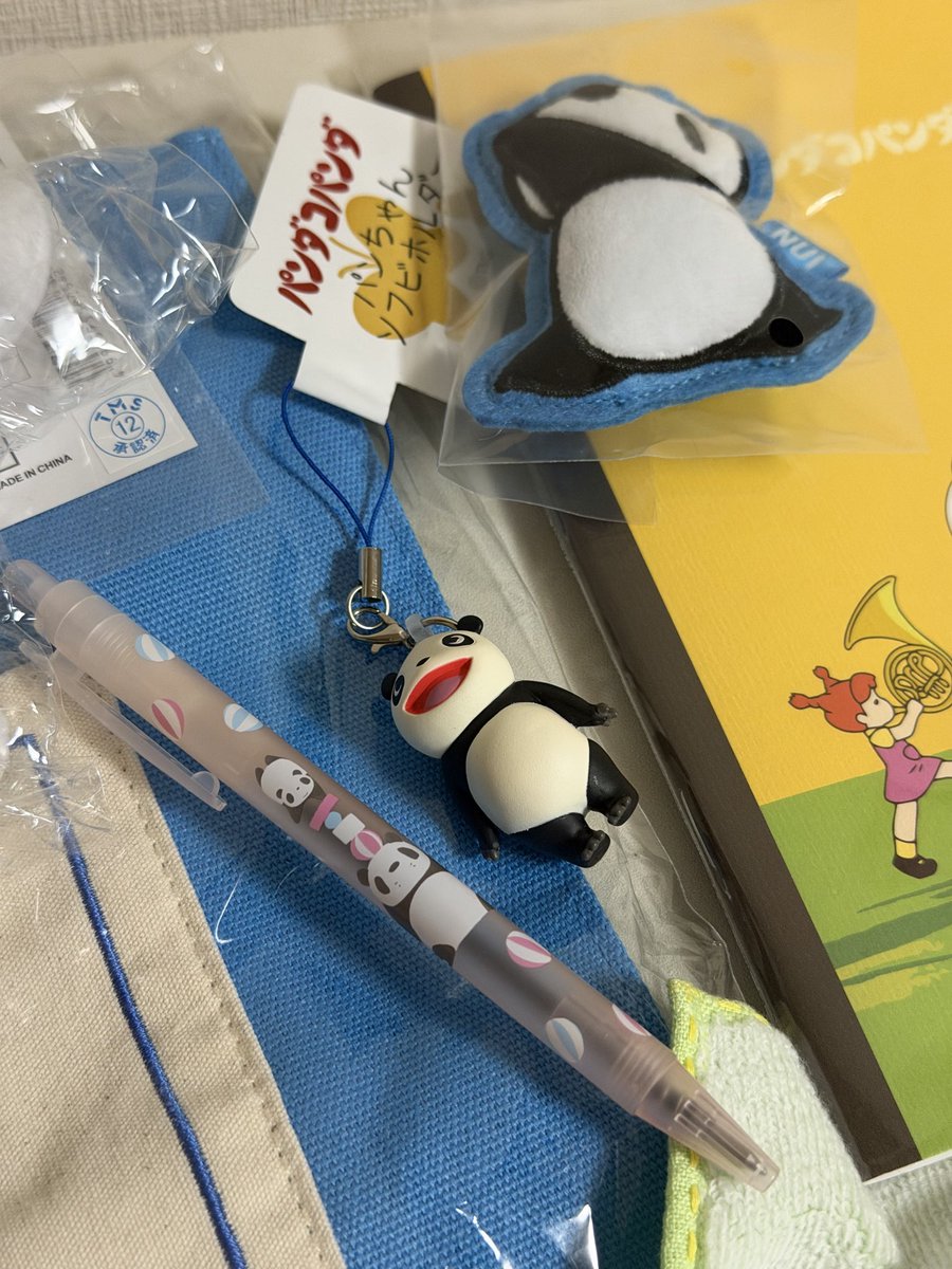 Ba_suzu3's tweet photo. 戦利品🐼
特にトートバッグとパンちゃんのソフビホルダーがお気に入り🤍🖤

#パンダコパンダ https://t.co/o8IZJzLlJN